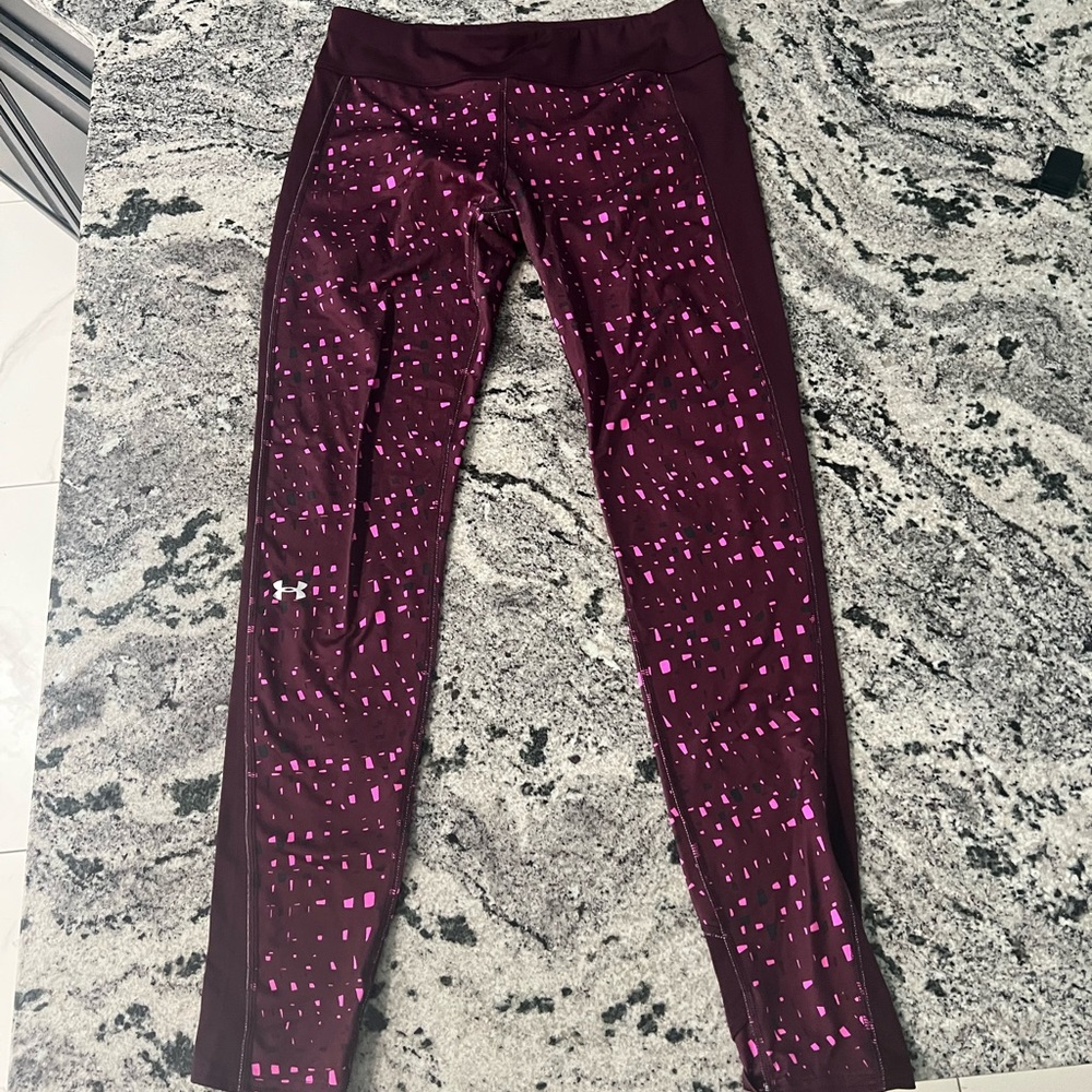 Women’s under armour full length leggings- tag removed but size is medium